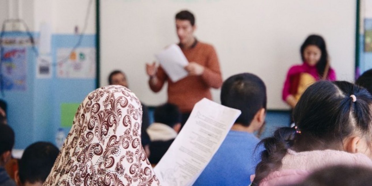 Ένας «Γάτος», περιδιαβαίνει στα σχολεία κάνοντας μαθήματα μουσικής και αισιοδοξίας