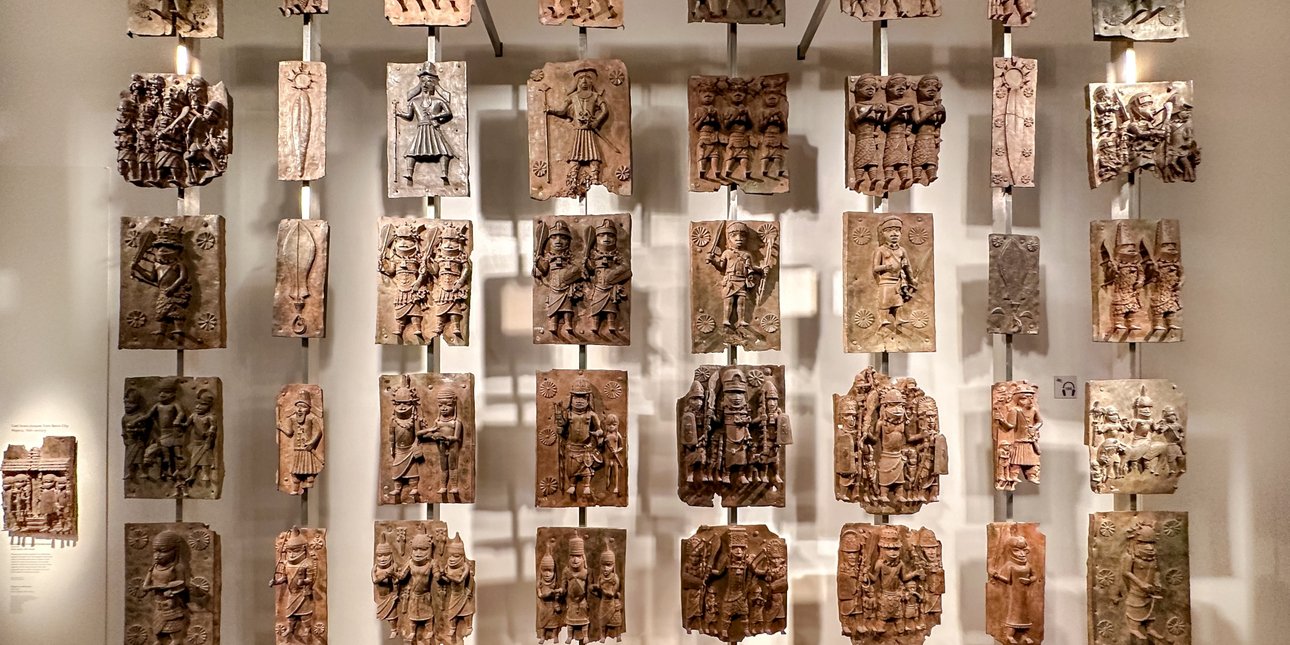 Eπιστροφή στην Νιγηρία 113 τεχνουργημάτων από τα Μπρούτζινα του Μπενίν