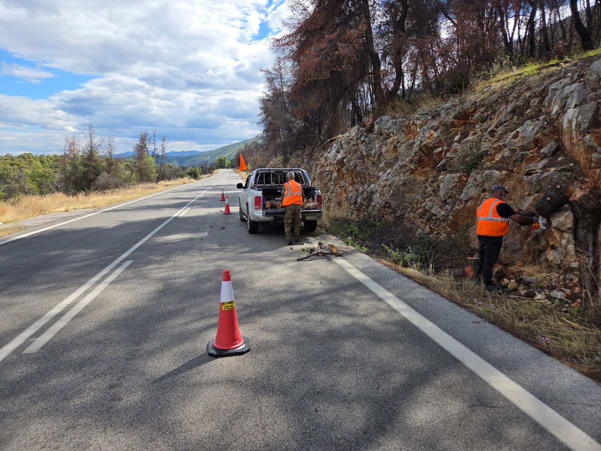 Συνεχίζονται-οι-καθαρισμοί-στο-Επαρχιακό-Οδικό-Δίκτυο-της-ΠΕ-Κορινθίας