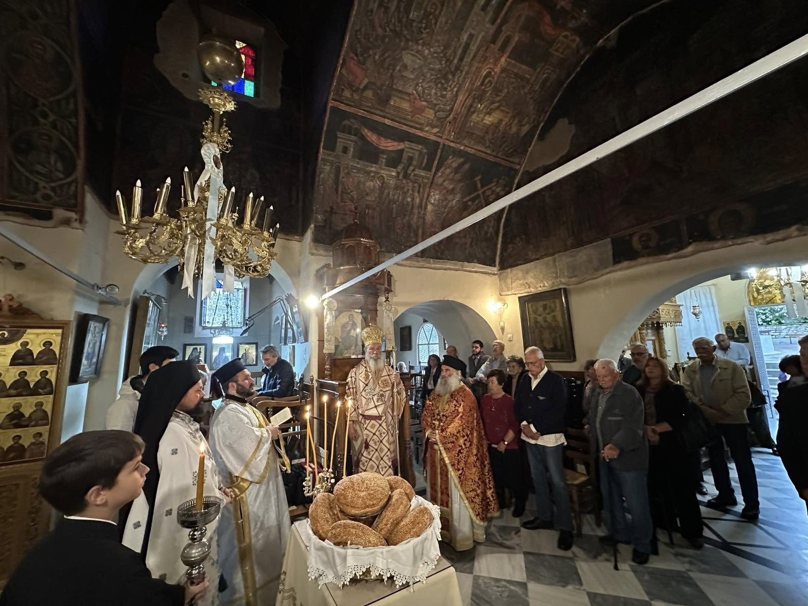 Ο-Μητροπολίτης-Ύδρας-στην-πανηγυρίζουσα-Ιερά-Μονή-Αγίων-Αναργύρων-Ερμιόνης