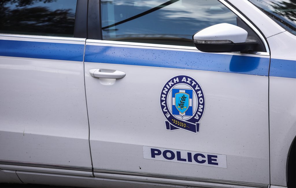 Έκλεψε-κουκούλα-από-σταθμευμένο-αυτοκίνητο-αλλά-εντοπίστηκε-από-το-gps