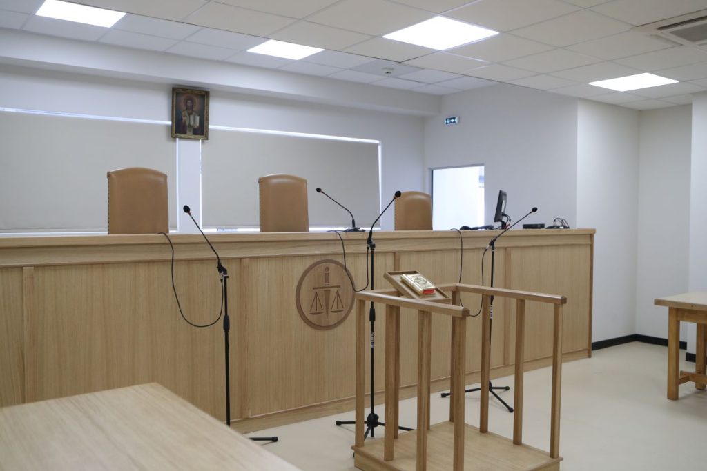 Απείλησε-με-ψαροντούφεκο-τους-γονείς-του-γιατί-δεν-του-έδωσαν-χρήματα-–-«Έλεγε-ότι-θα-μας-σκοτώσει-όλους-και-θα-αυτοκτονήσει»