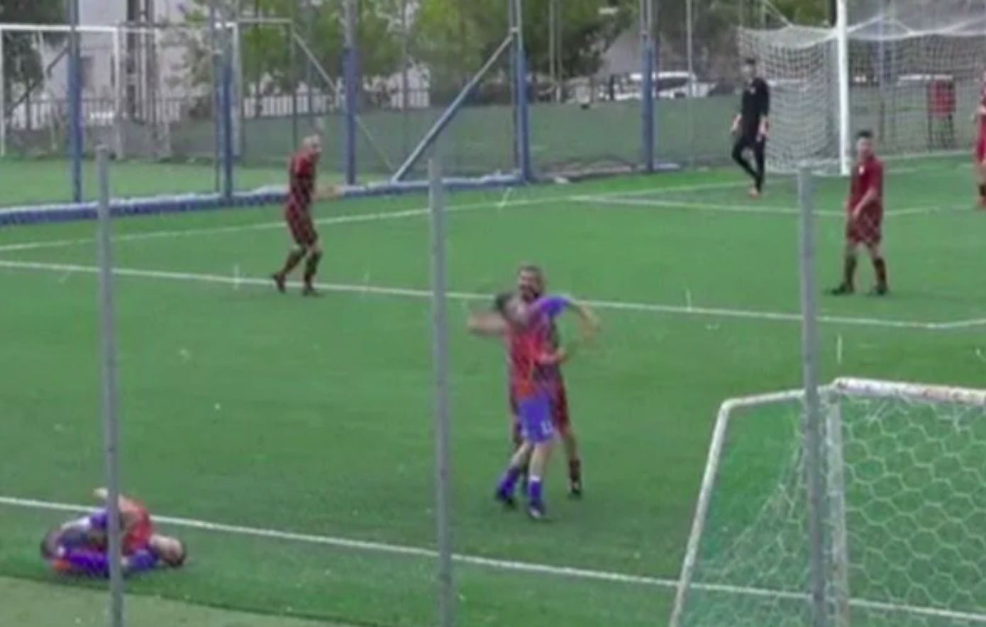 Χαμός-στην-ΕΠΣΑ:-Παίκτης-αποβλήθηκε-για-κλωτσιά-και-γροθιά-σε-αντιπάλους