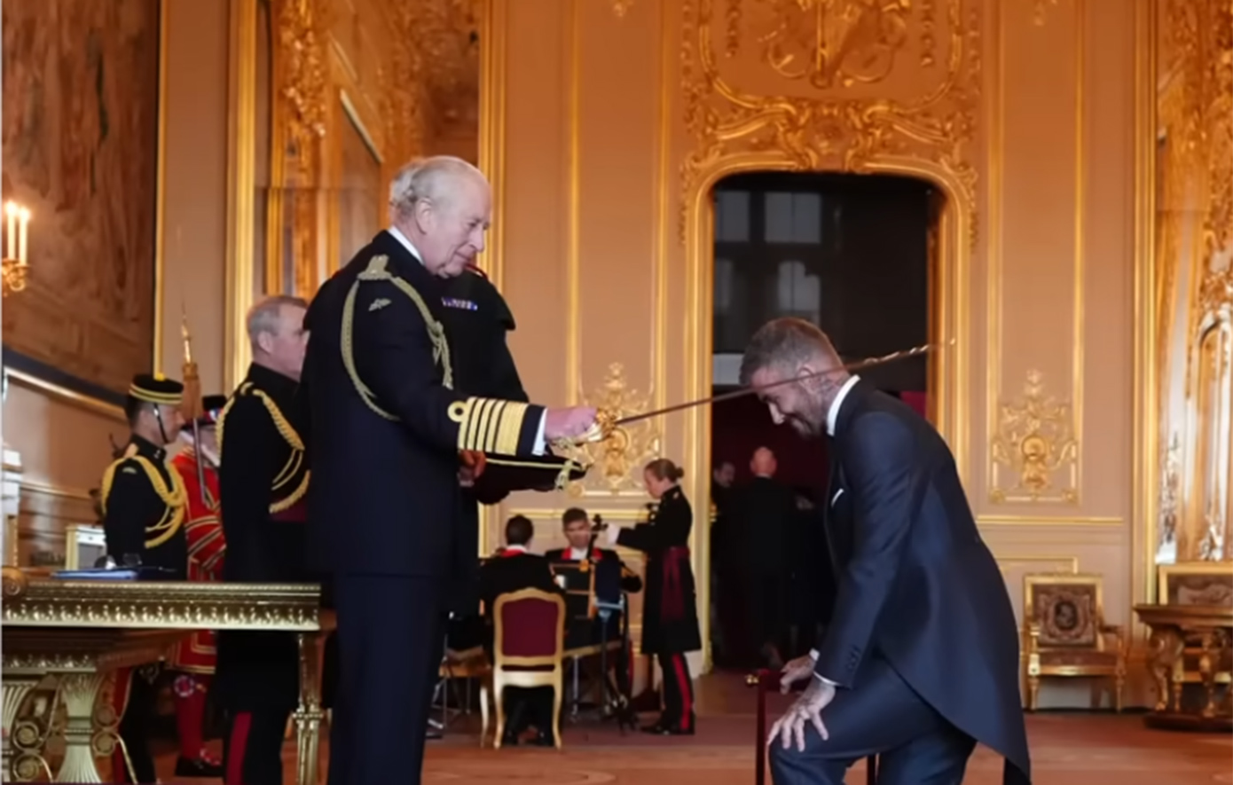 Ο-Ντέιβιντ-Μπέκαμ-έγινε-«sir»-–-Χρίστηκε-Ιππότης-από-τον-Βασιλιά-Κάρολο-στο-κάστρο-του-Ουίνδσορ