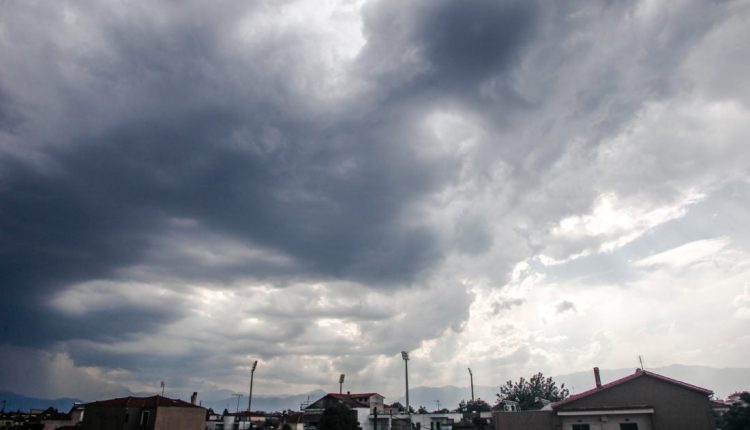 Με-βροχερό-καιρό-και-συννεφιά-θα-πραγματοποιηθούν-οι-παρελάσεις-της-25ης-Μαρτίου