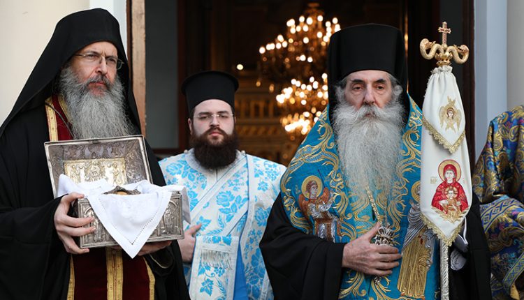 Ο-Πειραιάς-υποδέχτηκε-την-Τιμία-Κάρα-του-Οσίου-Σεραφείμ-του-Δομβοΐτου