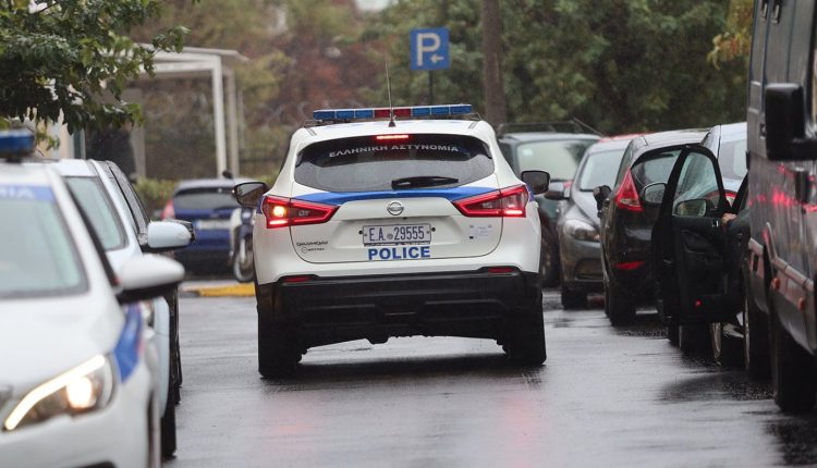 Επίθεση-35χρονου-με-τσεκούρι-κατά-αστυνομικού-στους-Αμπελόκηπους