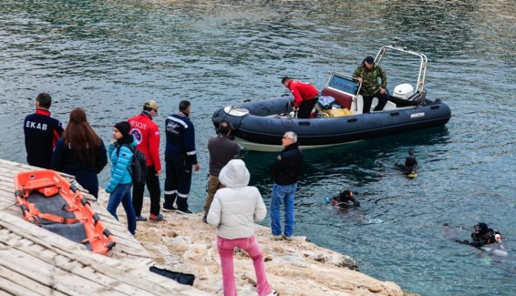 Εντοπίστηκε-η-σορός-του-34χρονου-δύτη-στα-Λιμανάκια-Βουλιαγμένης