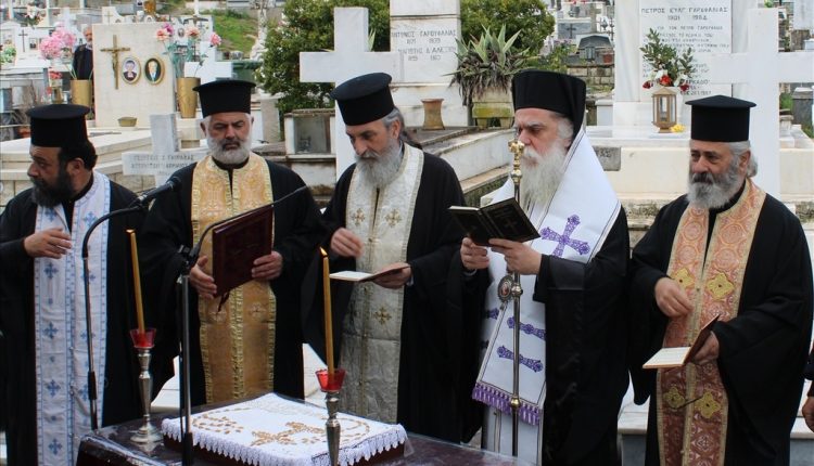 Δημοτικό-Μνημόσυνο-στο-Παλαιό-Κοιμητήριο-Άρτης