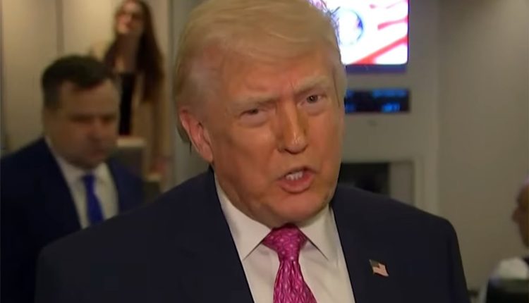 Ο-Τραμπ-μιλάει-για-πιθανή-συμφωνία-μετά-την-«αλλαγή-καθεστώτος»-στο-Ιράν-–-Θεωρεί-πως-ο-στρατός-του-μπορεί-να-κυριεύσει-«πολύ-εύκολα»-το-νησί-Χαργκ