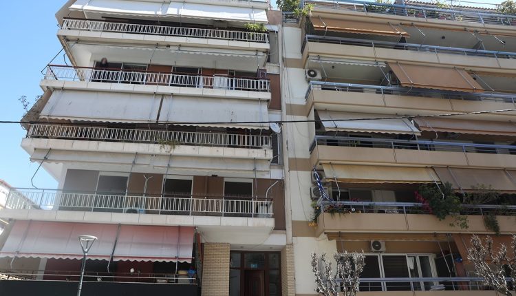 Θρίλερ-στου-Ζωγράφου:-Μητέρα-και-κόρη-βρέθηκαν-νεκρές-μέσα-σε-δωμάτιο-με-χτισμένη-πόρτα-–-Εξετάζεται-ο-54χρονος-γιος-της-οικογένειας