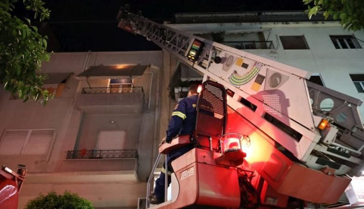 Υπό-έλεγχο-η-φωτιά-σε-διαμέρισμα-στο-Γκύζη-–-Στο-νοσοκομείο-γυναίκα-με-εγκαύματα