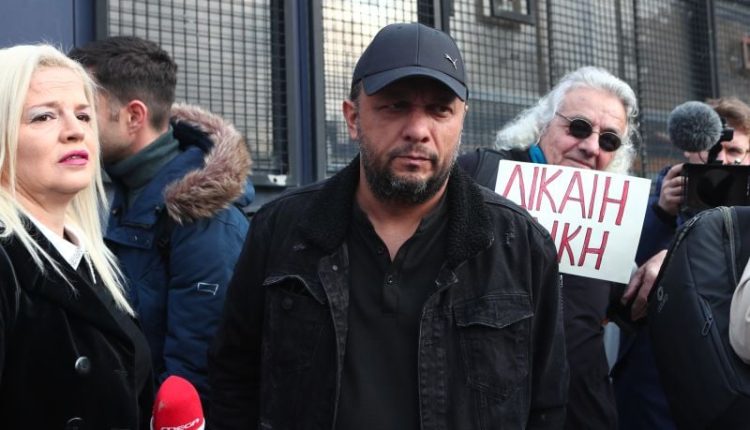 Διαμαρτυρίες-συγγενών-θυμάτων-για-τις-συνθήκες-διεξαγωγής-της-δίκης-των-Τεμπών