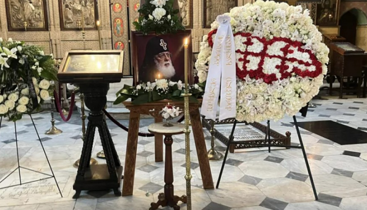 Χιλιάδες-Γεωργιανοί-στον-τάφο-του-μακαριστού-Πατριάρχη-Ηλία-–-Την-Τετάρτη-το-9ήμερο-μνημόσυνο