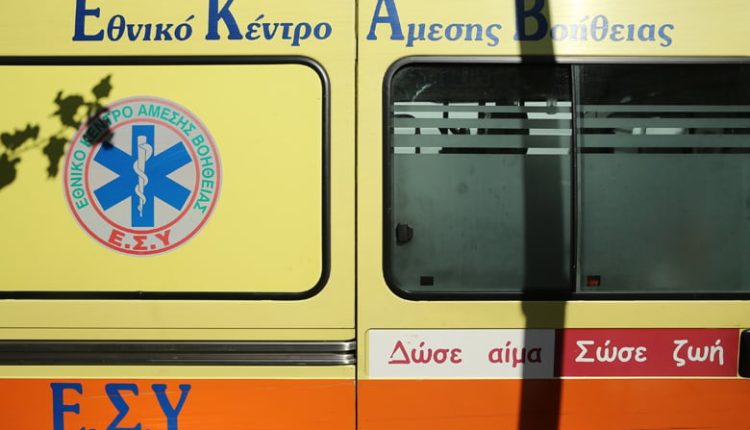 Σοβαρός-τραυματισμός-19χρονης-που-έπεσε-πάνω-σε-τζαμαρία-–-Την-έσπρωξε-μία-φίλη-της-μετά-από-καβγά