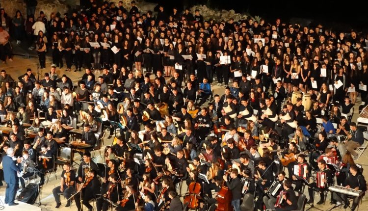 Καβάλα:-Το-μαθητικό-φεστιβάλ-«Άδοντες-καί-Ψάλλοντες…»-συμπληρώνει-10-χρόνια,-αναδεικνύοντας-τη-μουσική-παιδεία